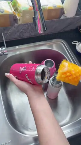 Se o copo não for lavado, é o mesmo que dar água suja para a criança!