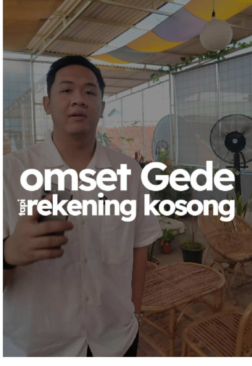 Kalo udah berbulan-bulan bisnis omset kenceng, tapi ko duit segitu2 ajaa artinya harus belajar buat bedain profit n loss dan cashflow statement.  Itu tuh dua hal basic supaya lo bisa tau, sebenernya bisnis lo tuh untung atau rugi selama inii. Tonton ampe abis ya buat tau untung/ruginya. Terakhir, perlu juga minimal buat nyatet semua keuangan keluar masuk dan kalian bisa pake @Accurate Indonesia yaa Pake Accurate semuanya bisa otomatis buat cek keuangan, bahkan buat ngecek HPP bisnis lo juga bisa disitu.  Langsung aja cek disini yaa bit.ly/accurate-yoel