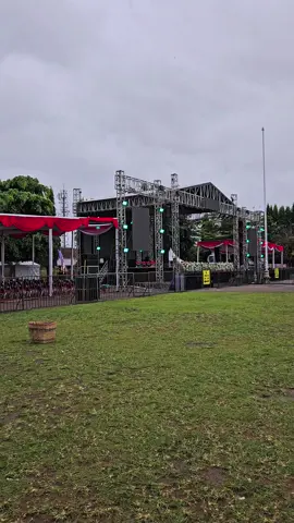 Tempat sudah siap, semoga tidak hujan. Amiin #purbalinggabersholawat #sholawat #alunalunpurbalingga #sholawatkebangsaan #abahaligondrong 