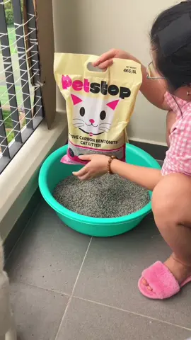 Loại cát đất sét ít bụi đến ngỡ ngàng cho các con sen quen sài dòng đất sét lâu năm #nuoimeobinhdan #catvesinhchomeo #catmeogiare #catdatset #tiktokvn 