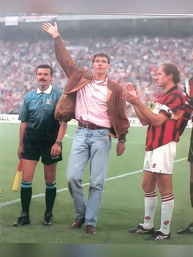 pemain yang memilih pensiun di usia muda  #vanbasten #acmilan #football #fypシ #creatorsearchinsights 