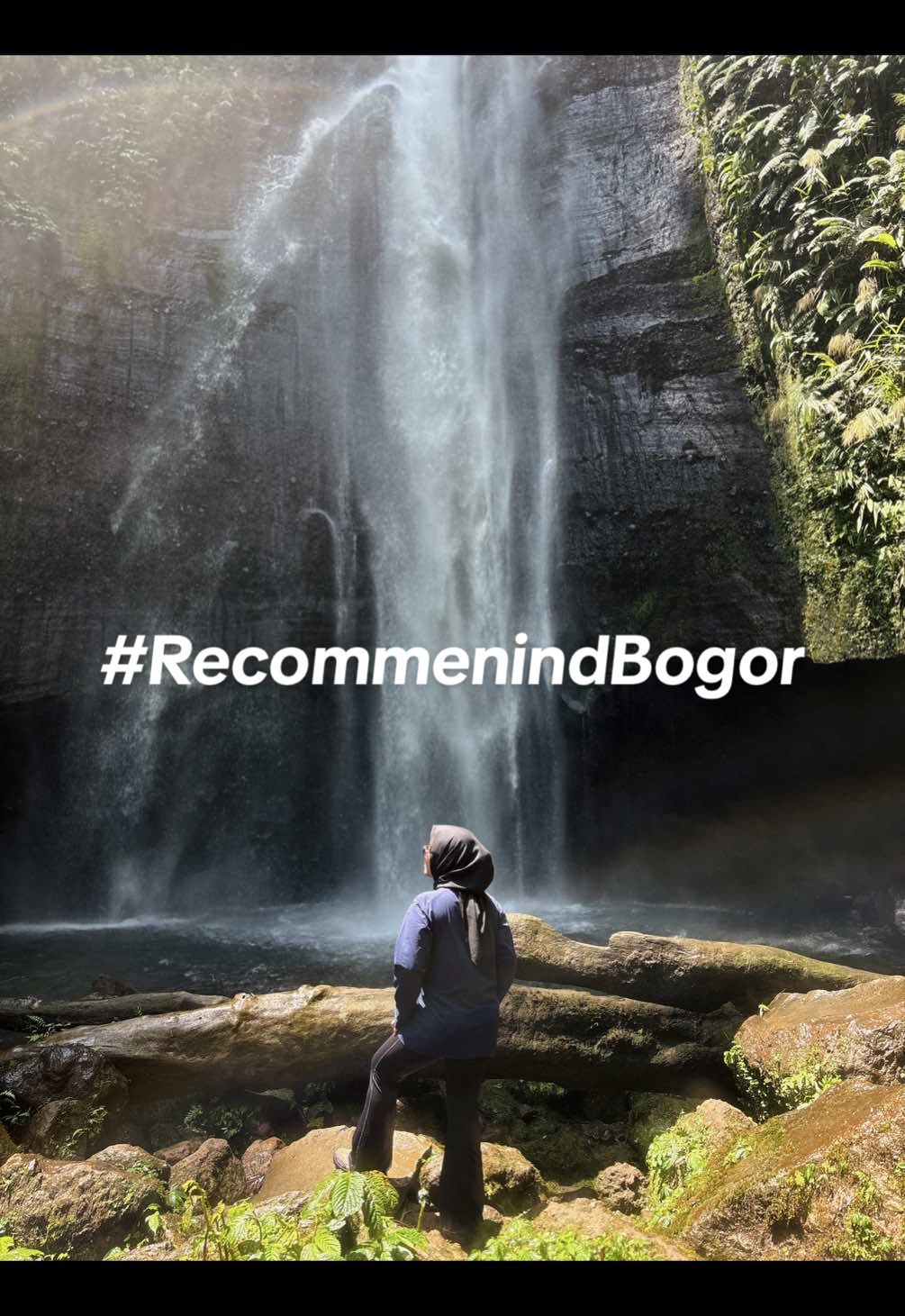 Curug di Bogor gak ada habisnya buat kamu yang mau shortg getaway! Bukan di Sentul, bukan di Puncak. Tapi ini di Cigombong. Trekking melewati 10++ sungai buat ketemu sama Curug yang cantik satu ini! HTM: 22.000 Guide: 200.000 Parkir Mobil: 15.000 📍Curug Cisadane, Bogor #curugbogor #placetogobogor #rekomendasicurugbogor 