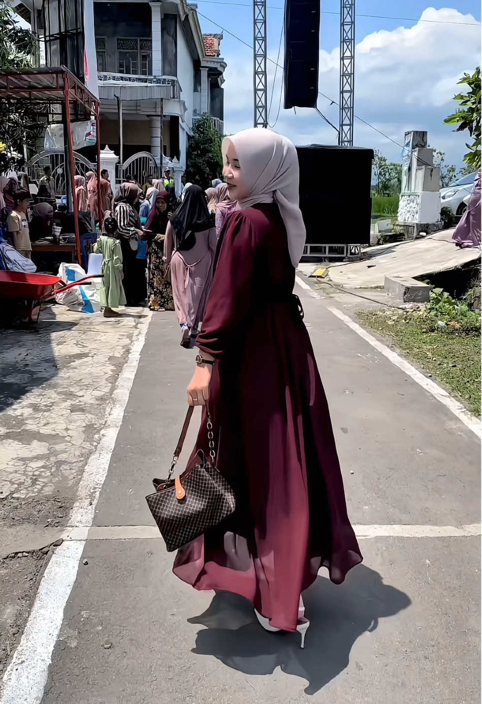Mode Sholehah Versi Lagu Jawa ❤️ #sragen24jam #fyp #kondangan #foryou #outfit 