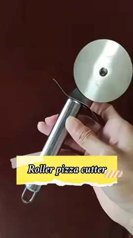 Enjoy delicious pizza with a roller pizza knife in your hand.#pizzaknife #pizza #rollercutter 