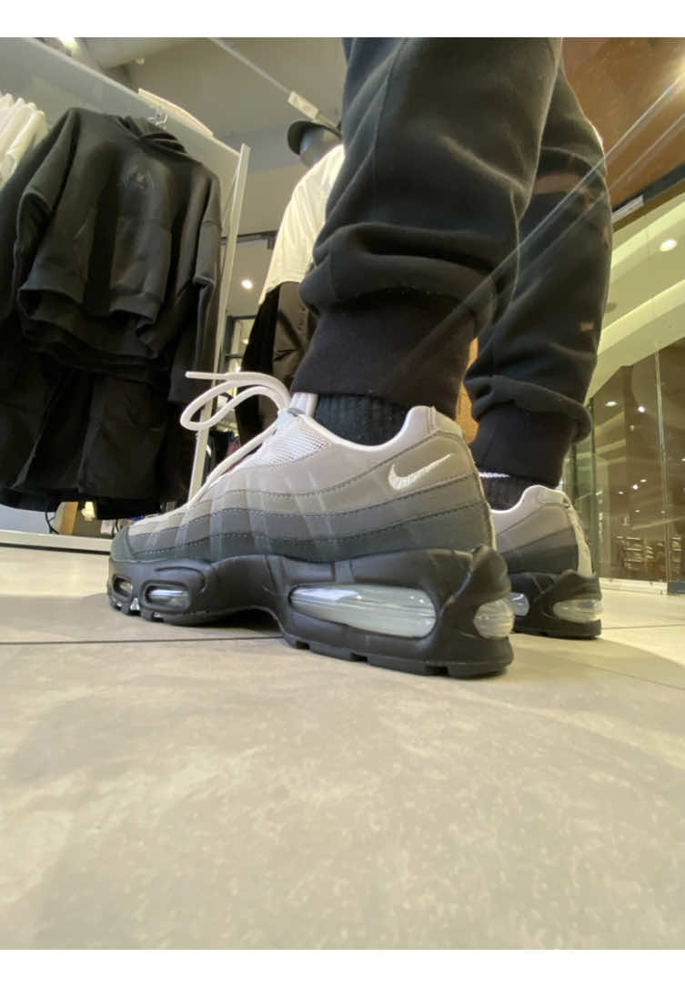 Air max 95 🙌🔥#kickoftheday #nobodydoingitbetter #nike #airmax95 #archive 