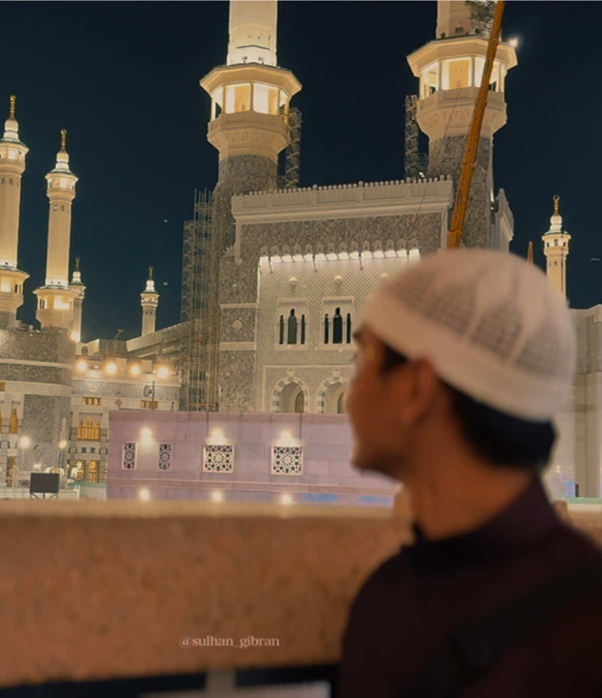 Night stroll at the streets of Mecca. The city that never sleeps. #mecca #makkah #umrah #cinematic #videography 