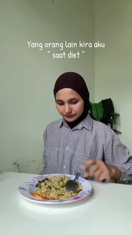 Tetap bisa makan enak kok asal kalori hariannya gak berlebihan yaaa 😁 #diet #intanhasna 