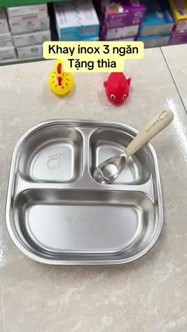 Khay ăn bằng inox có 3 ngăn được tặng kèm thìa #khayandam #khayinox #beandam #andamcungbe #mevabe  @Mẹ sóc 