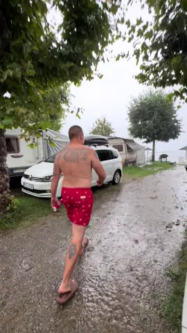 Dauerregen am Lago Maggiore 😂🇮🇹#camping #dauerregen #lagomaggiore #piemont #lombardai 