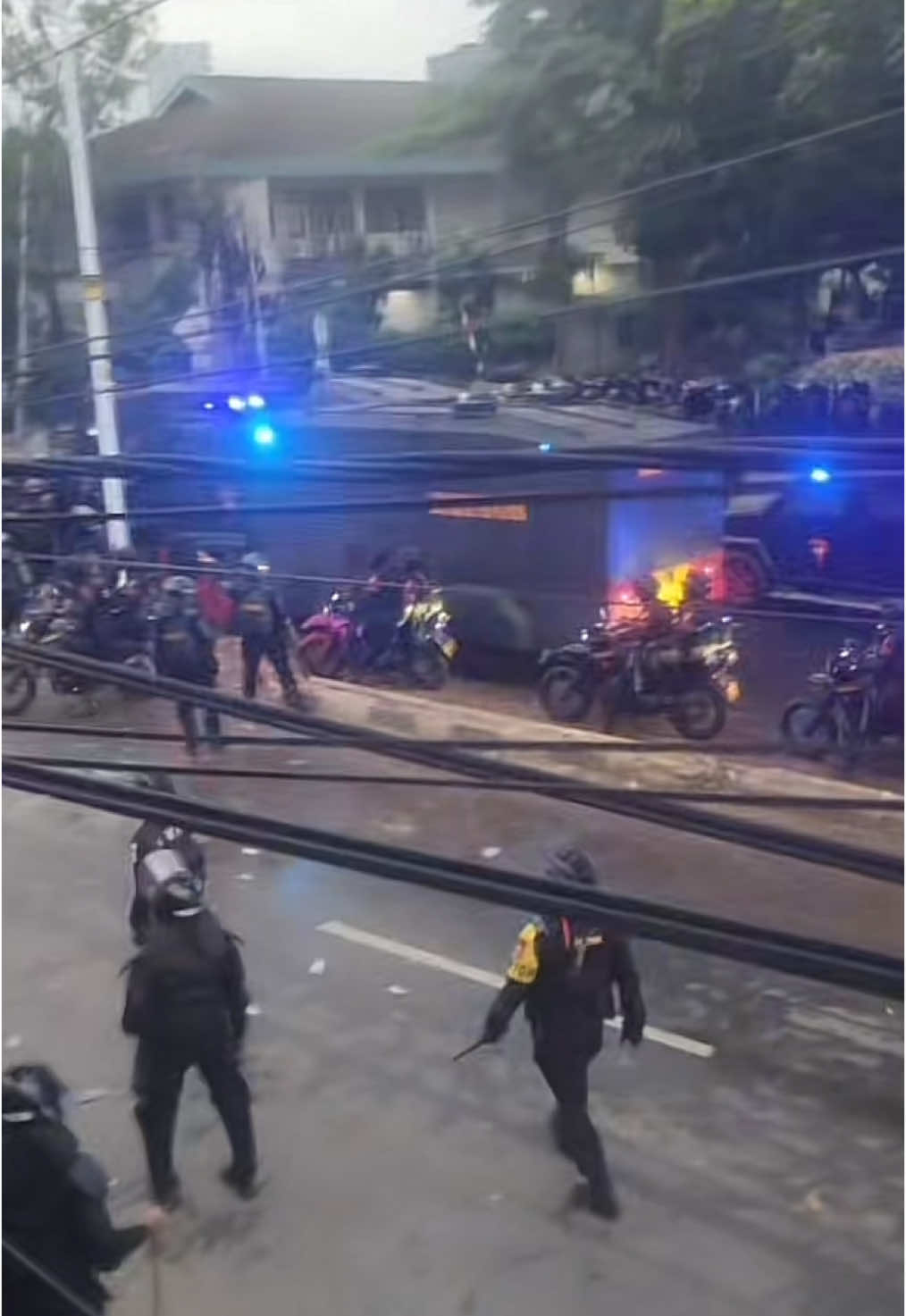 Suasana terkini demo di Jakarta #demojkt #demojakarta #demodpr #demo #jakarta #dprnaikgaji3jtperhari #mahasiswademo #demo #indonesia 