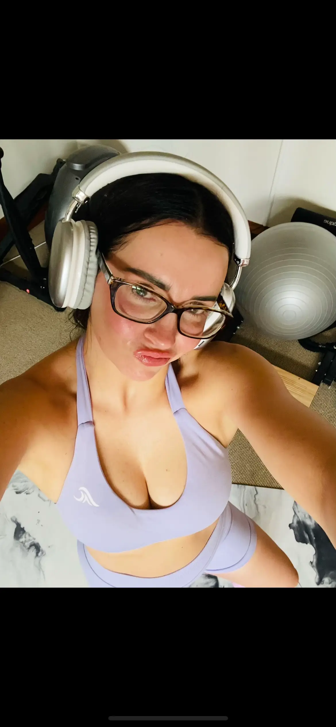 I’m addicted to gym fits and have an entire wardrobe dedicated to my collection 👀 I have a ton of popular, expensive brands - some of which are from Australia but I have finally discovered perfection right here in New Zealand 💖 No gatekeeping here Queens! ✨I am so obsessed with @osheya.wear  The fits are beyond perfection! The sports bras are super supportive and not only hold the girls 🍒 in place but provide a sexy lift. The shorts give that insta perfect booty 🍑 lifted and sculpted. These fits are literally ✨ EVERYTHING ✨ and are so comfy, soft and stretchy. Thank you @osheya.wear for the confidence boost to smash my workouts! 🌸🎧 #OsheyaWear #OsheyaNZ #OsheyaBabe #OsheyaStyle #OsheyaQueens         