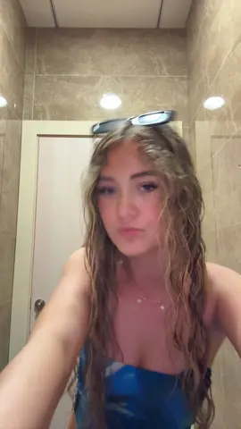 yes this was filmed in a bathroom stall #holibobs 