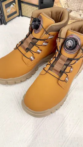 Very cool safety shoes 🥾 #menshoes #shoes #tiktokshopblackfriday #tiktokshopcybermonday #spotlightfinds #christmas #blackfriday #safetyboots #workshoes#TikTokShopLoveAtFirstFind #spotlightfinds#TikTokShopMemorialDay