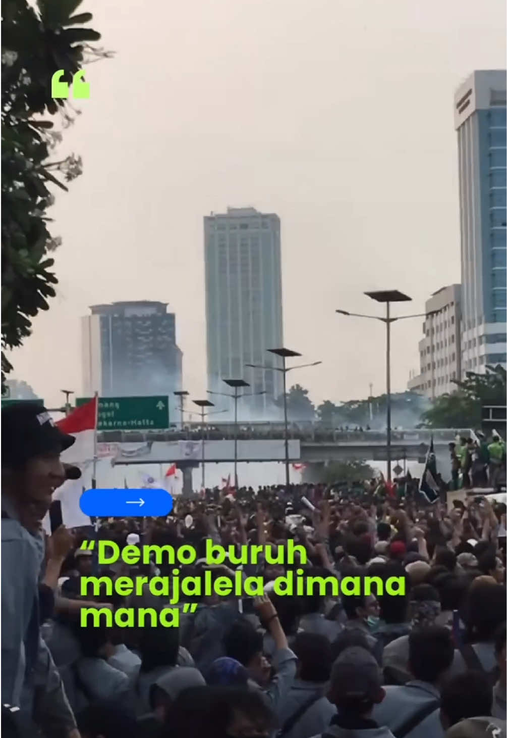 Beribu buruh bergerak serentak hari ini! 🚨 Dari Cikarang, Bogor, hingga Pulo Gadung, mereka tumpah ruah ke Jakarta menuntut keadilan. “Hapus pajak pesangon, hapus pajak THR, hapus pajak JHT, dan stop diskriminasi pajak pada perempuan menikah!” tegas Said Iqbal. 💥 Suara buruh makin nyaring, tapi… akankah gedung kekuasaan benar-benar mendengar? #AksiBuruh #JakartaMemanas #HapusPajakBuruh #PartaiBuruh #KSPI