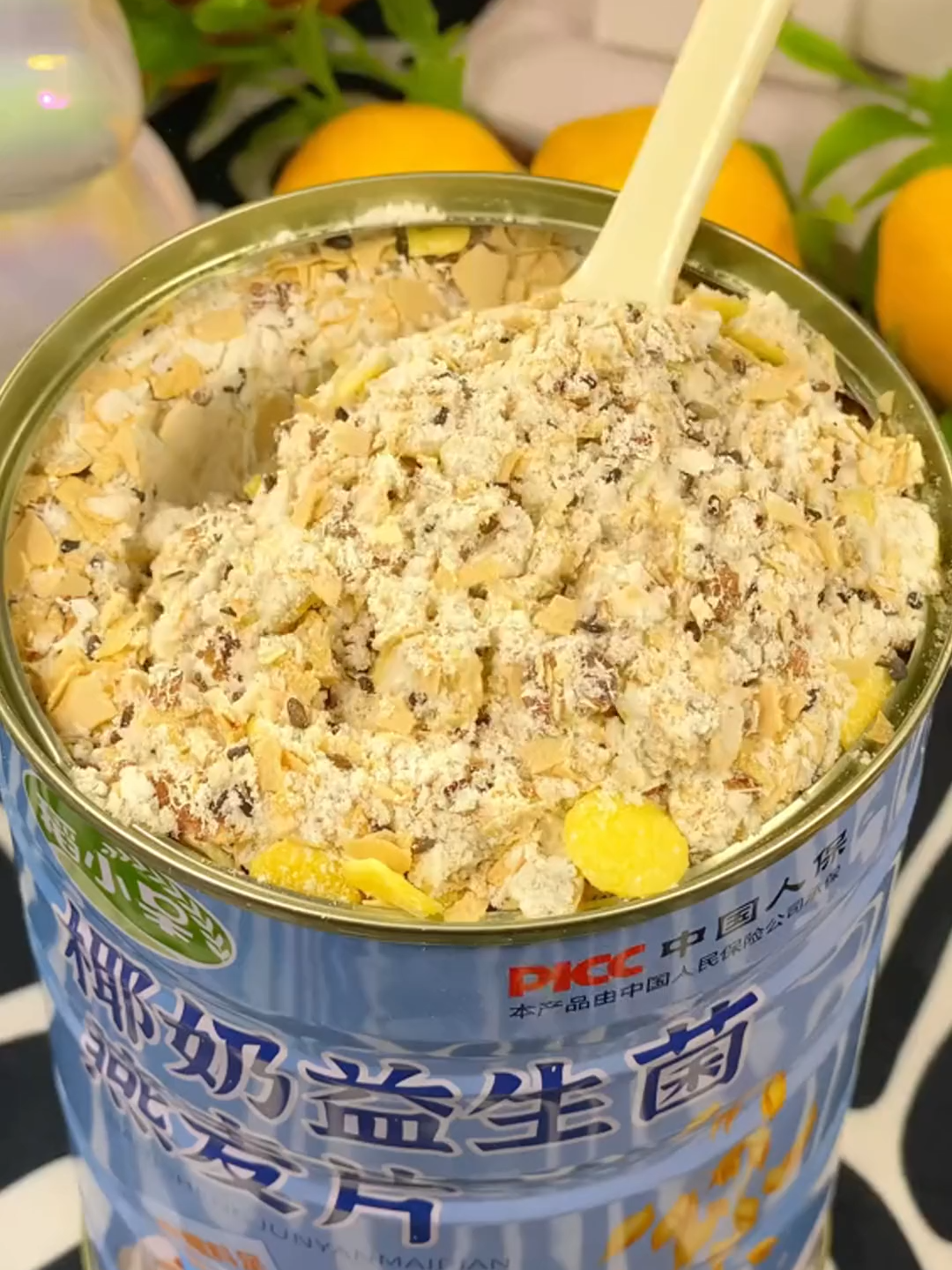 这个椰香混合着麦香的#椰奶益生菌麦片 真的不错，好喝有营养！早餐来一杯太满足了！##冲泡即食