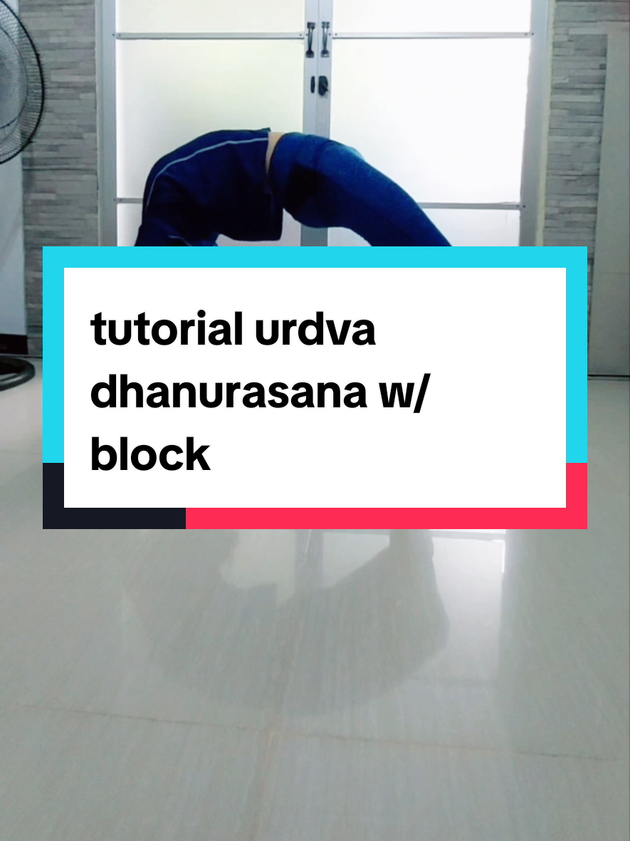 Dua balok pada pose Urdhva Dhanurasana dapat digunakan untuk memberi ruang pada punggung bawah dan meningkatkan stabilitas dengan membantu menjaga kaki tetap sejajar selebar pinggul. #tutorial  #yogatips  #yogabeginner  #yogapose  #yoga 