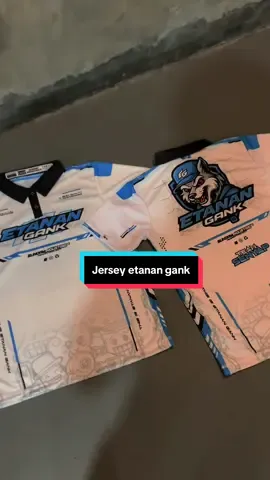 Jersey pemuda etanan gank bahan milano premium 😍🔥 Info pemesanan  - Kaos lusinan - kaos satuan - jersey karnaval - desain logo ☎️ 0895-3311-23575 #etanan_gank #jerseycustom #jerseykarnaval #soundsystemmalang #customjersey 