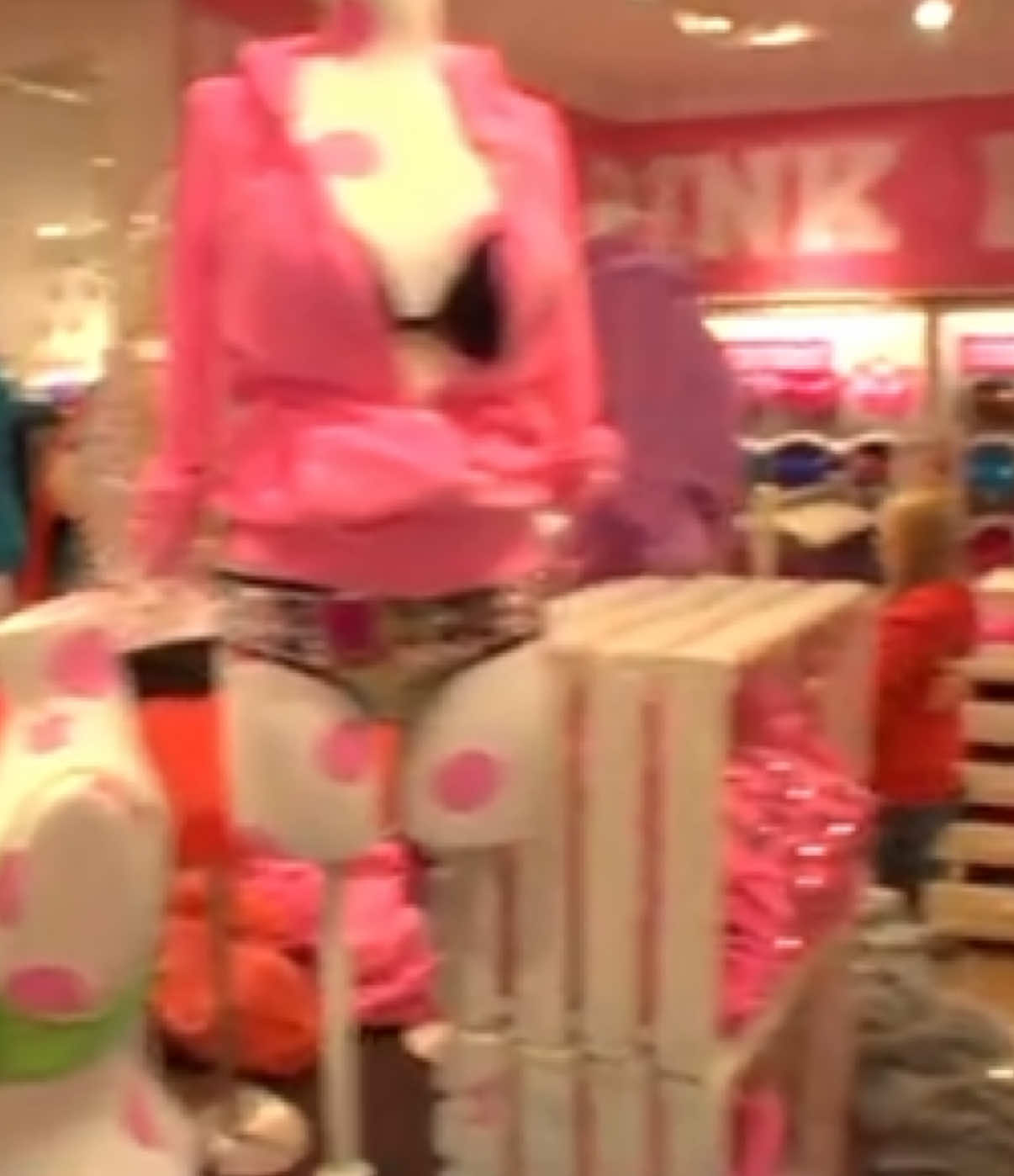 Ugh I was born at the wrong time #victoriassecret #fashion #bombshell #2000s #pink 