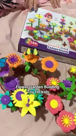 More than arts and crafts, this kit builds hand-eye coordination, color matching, and logical thinking. No glue, no scissors ✂️ just snap, twist, and bloom! Hours of creative fun without the mess. 😍 #flowergardenbuildingtoy #buildingtoys #educationaltoys 