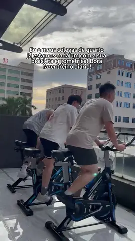 Festa de Academia no Apê？Eu e meus colegas de quarto já estamos cada um com a sua bicicleta ergométrica! Bora fazer treino diário!#exercicioaerobico #bicicletaelectrica #spinning #perderpeso #treinoemcasa 