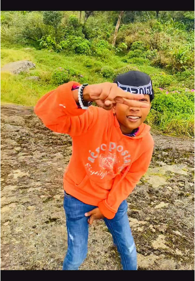 Dance challenge #dancing #srilankandance #sldance #dance #srilanka #viral #viralsrilanka #tiktoksrilanka #tiktokusa🇺🇸 #srilankan_tik_tok🇱🇰 