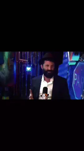 Judaísmo, poder e silêncio: por que eles não querem te converter? Aline Szewkies, influenciadora e especialista em Israel, e o rabino Dudu discutem as origens e tradições do Judaísmo. Mas por trás dos rituais, dos símbolos e do discurso de “tolerância religiosa”, existe uma questão central: por que os judeus não buscam converter ninguém? Não se trata apenas de religião, mas de poder, identidade e preservação de um povo que atua nos bastidores da política, da economia e da cultura mundial. Enquanto a esquerda e a direita se enfrentam em uma falsa dicotomia fabricada, elites ligadas ao sionismo seguem intocáveis. O judaísmo se apresenta como “fechado” e “não proselitista”, mas será que isso é apenas respeito, ou uma forma de manter sua força interna e seu distanciamento estratégico das massas? Essa conversa, mais do que uma análise histórica, é um convite a despertar: entender como as tradições, religiões e ideologias se cruzam no tabuleiro global controlado por poucos. O espectador atento não verá apenas cultura e crença, mas o reflexo de algo muito maior um sistema que molda a sociedade por trás das cortinas, onde fé, política e identidade se tornam armas silenciosas.