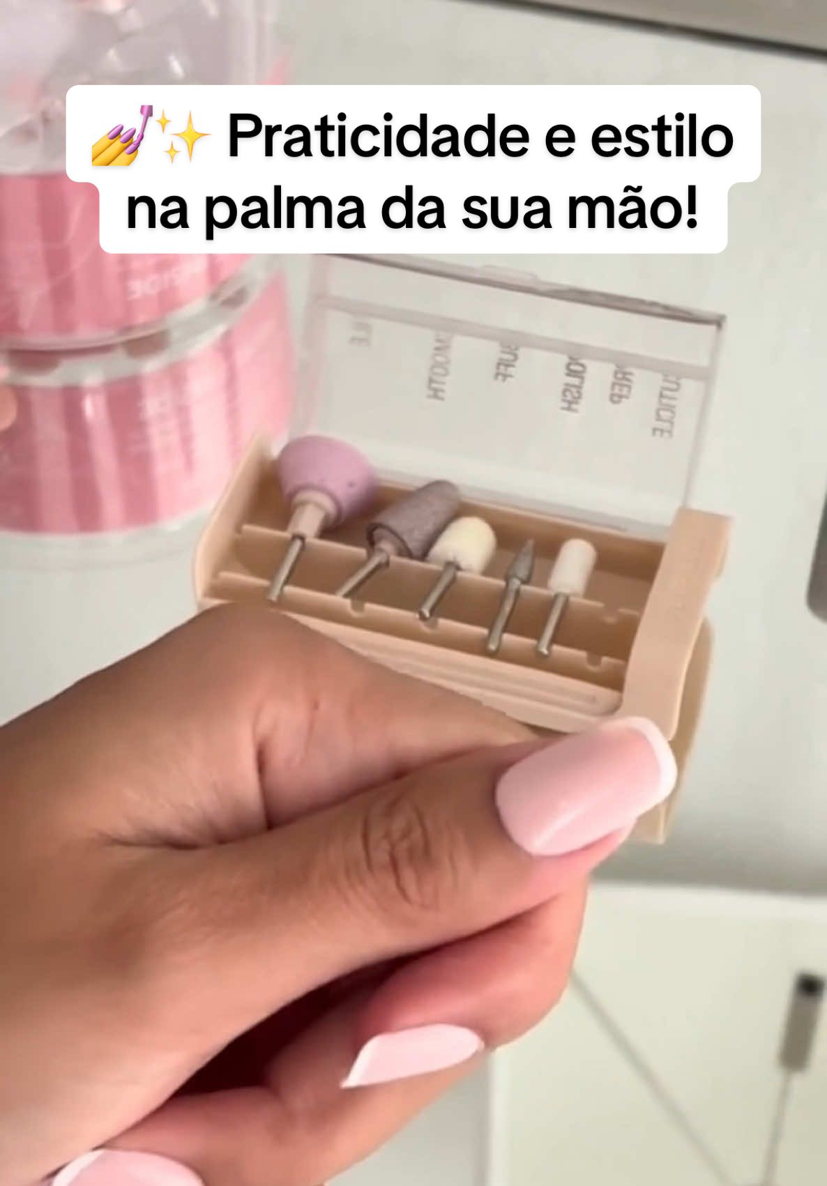 💅✨ Praticidade e estilo na palma da sua mão! A Lixadeira Elétrica Sem Fio Portátil é ideal para manicure e pedicure, leve como uma caneta e perfeita para quem ama unhas sempre bem cuidadas. Compacta, prática e artística, é a aliada que não pode faltar no seu dia a dia! 💖 #UnhasPerfeitas #LixadeiraElétrica #Manicure #Pedicure #BelezaEmCasa #UnhasBemFeitas #CuidadosComAsUnhas #Praticidade #BelezaFeminina #dafu #dafushop #dafubrasil #viral #explorar 