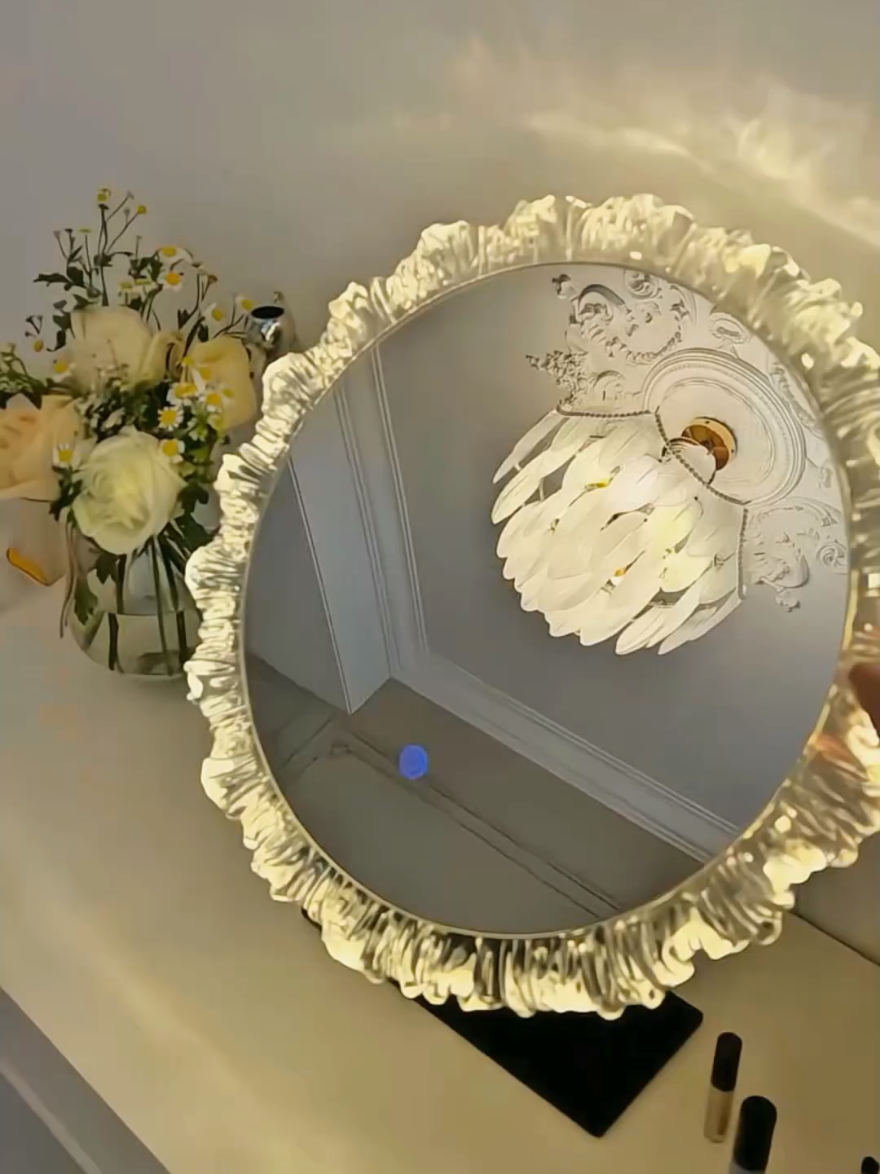 Gương led viền Pha Lê xinh xịn mịn #trangtriphongngu #guongcongchua #guongphale #guongnhapkhau #guongledthongminh 