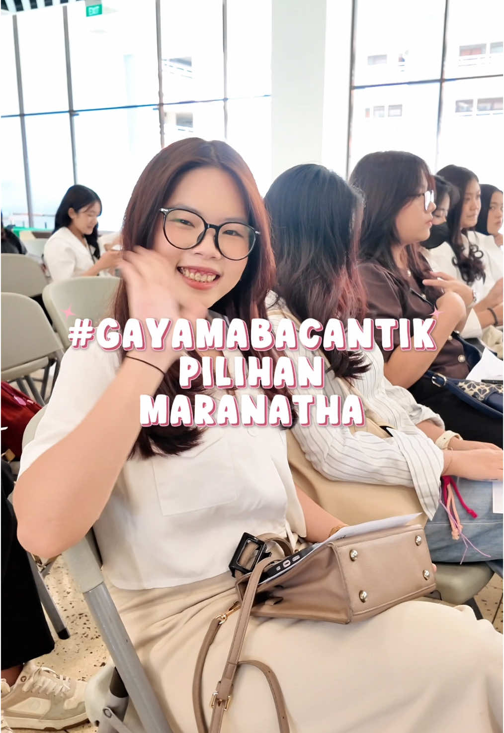 #GayaMabaCantik 💕 vibes langsung bikin hati hangat! ✨ Mulai dari fasilitas kampus yang lengkap dan memadai, akreditasi yang unggul, hingga lulusan serta alumni yang berhasil menorehkan prestasi membanggakan, semua jadi bagian dari alasan mereka melangkah ke sini. 🌟 Dengan harapan besar yang menginspirasi, mereka percaya bahwa setiap langkah di Maranatha adalah investasi berharga untuk masa depan. 💫 Bukan sekadar kuliah, tapi perjalanan untuk bertumbuh, berkarya, dan menjadi pribadi yang berdampak. ✨ 🌟 Selamat datang di Maranatha, tempat belajar, berkarya, dan menemukan siapa dirimu sebenarnya. 🌈 💡 A Brighter Future Starts Here. 📅 Pendaftaran Online PMB 25/26 - 26/27 🖱 Kunjungi situs kami di join.maranatha.edu untuk registrasi. Untuk informasi lebih lanjut dapat menghubungi: ✆ WA Admisi: 𝟬𝟴𝟭𝟭𝟭 𝟮𝟬𝟬 𝟲𝟱𝟰𝟯 𝟬𝟴𝟭𝟭𝟭 𝟮𝟭𝟯 𝟴𝟵𝟵𝟵 #ABrighterFutureStartsHere #Maranation  #KampusGenerasiInspirasi #UniversitasKristenMaranatha #joinmaranatha  #weareunstoppable #PerguruantinggiIndonesia #kampusindonesia #kampusbandung #kampusterbaik #kampusswasta #kampusunggulan #beasiswakuliah #beasiswa #scholarship #beasiswaindonesia #beasiswamahasiswa #beasiswaunggulan