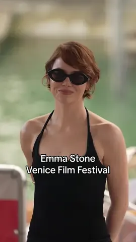 #EmmaStone sbarca al Lido di #Venezia per l’82esima edizione del #VeniceFilmFestival 