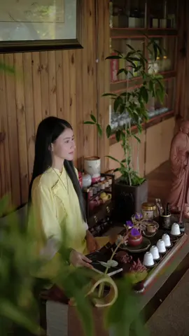 Mỗi ngày buông bỏ một chút, những gánh nặng trong lòng cũng vơi đi một phần. Buông dần những chấp niệm, ta mới thấy khoảng trời an yên rộng mở, mới nghe được tiếng mỉm cười lặng lẽ trong tim. 🪷🍃 #tutap #anyen #hocphat #phatphapnhiemmau🙏🙏🙏 #nammobonsuthichcamauniphat #fyp #chualanh #xuhuong 