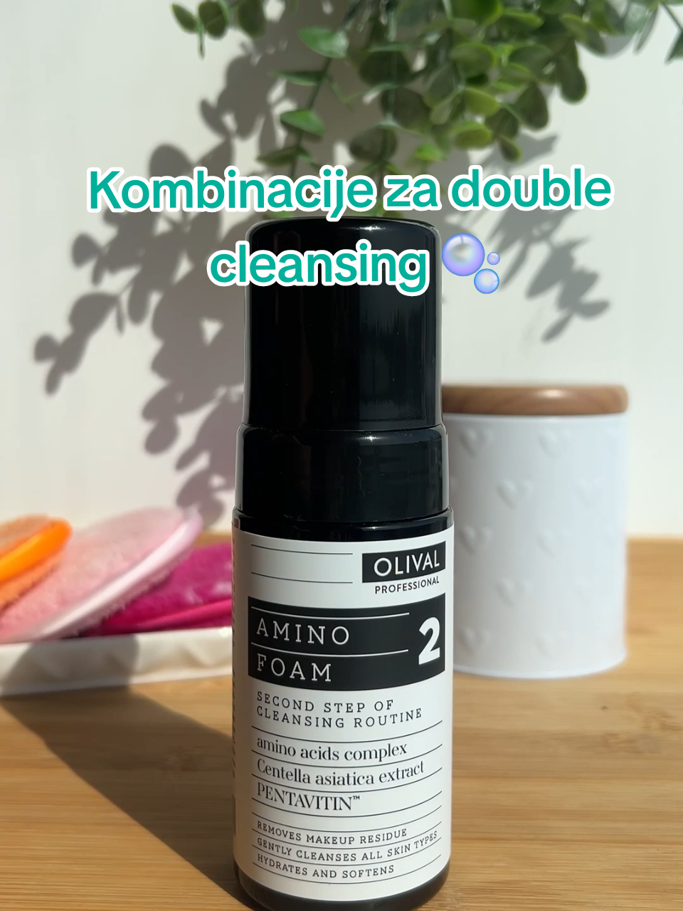 Otkrij na koje sve načine možeš uklopiti novu Amino pjenu u svoju skincare rutinu. 🫧 Amino pjenu možeš koristiti i kao jedini korak čišćenja lica, no ako preko dana nosiš šminku i SPF (što definitivno trebaš), onda je najbolje prakticirati double cleansing metodu. #aminopjena #doublecleansing #skincare #foamingcleanser #olivalprofessional 