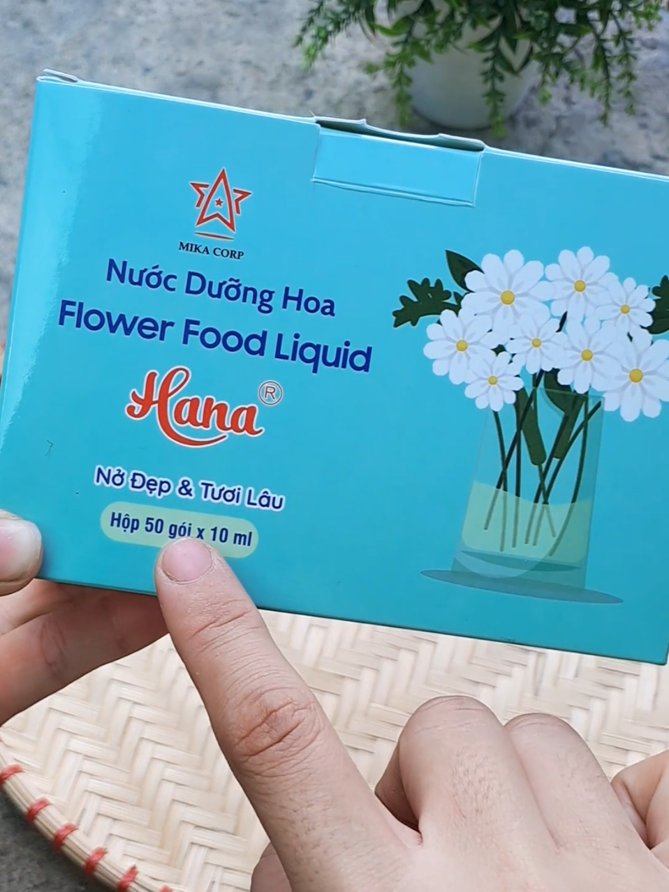 Cắm hoa muốn tươi lâu thì dùng em nước dưỡng hoa hana nha.Hoa đẹp tươi lâu đến nửa tháng #vitconreview #xuhuong #nuocduonghoahana #nuocduonghoa #camhoatuoilau 