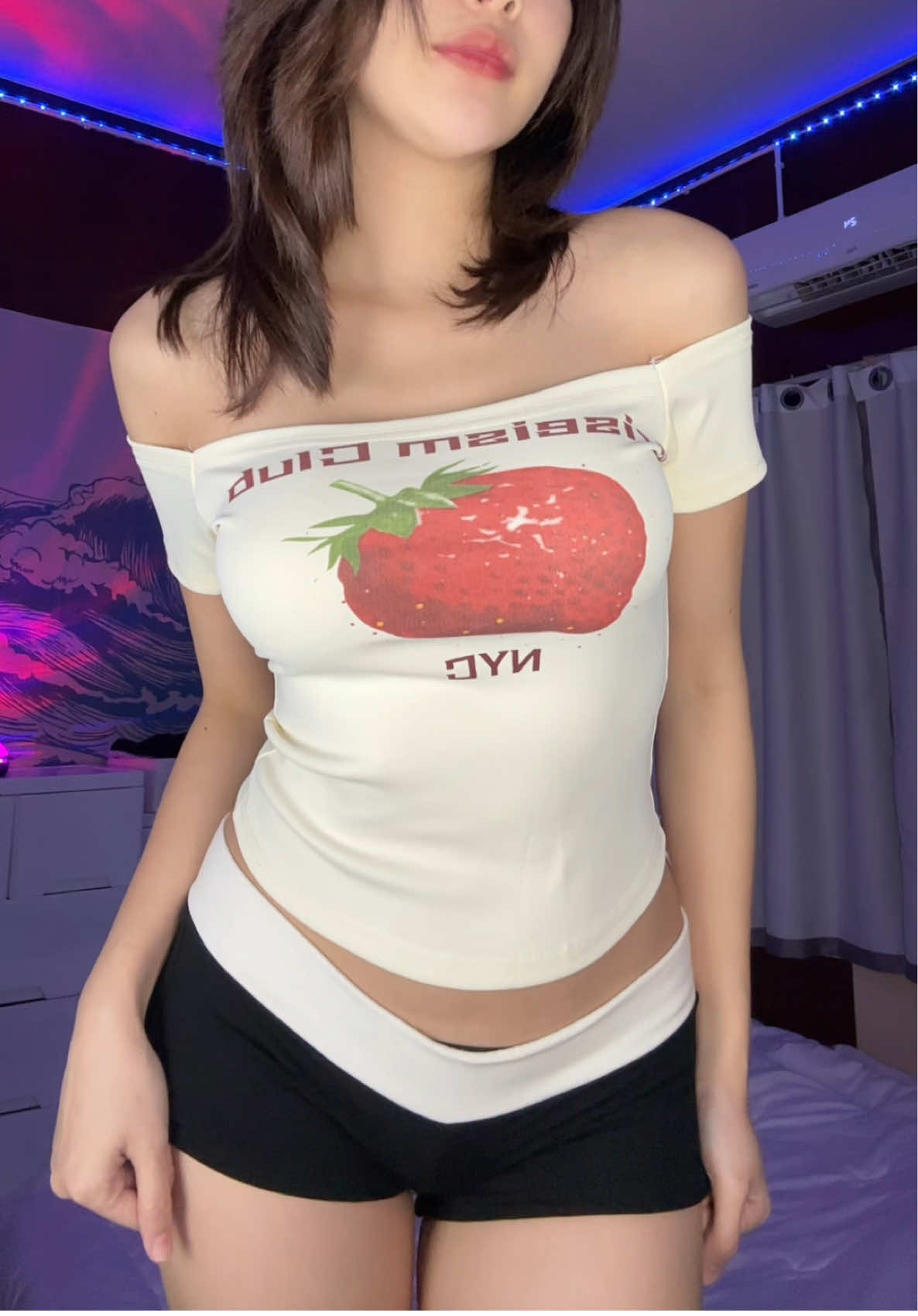 น้อนเสื้อยืดปาดไหล่🍓😍#เสื้อปาดไหล่#เสื้อครอป#tiktokแฟชั่น#tiktokป้ายยา#OOTD 