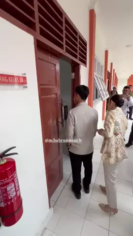 Mas wapres dan mba selvi ngintip dr luar kelas #wapres #gibran #gibranrakabuming #jokowi #jokowidodo 