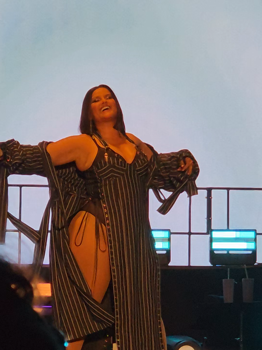 SUMMER TOUR / HAMBOURG 2025 - Nelly Furtado a interprété la chanson Turn Off The Light le 27 août 2025 à Hambourg 🇩🇪 @Nelly Furtado  #nellyfurtado #hamburg #turnoffthelight #whoanelly 