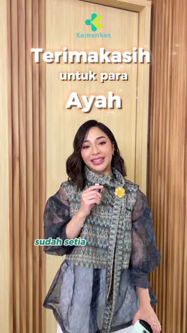 #Healthies, perjalanan menyusui adalah momen berharga yang tidak hanya dijalani oleh ibu, tetapi juga membutuhkan dukungan ayah.  Entah genggaman tangan, kata semangat, atau sekadar hadir di sisi ibu adalah kekuatan besar yang membuat proses menyusui penuh makna 💚✨ Lewat video ini, Nikita Willy menyampaikan rasa terima kasih untuk semua ayah hebat yang setia menemani dan mengasihi buah hati bersama ibu 💚✨ Punya ayah hebat di rumah? Tag atau mention mereka di kolom komentar sebagai bentuk apresiasi kecil tapi berarti 🌟