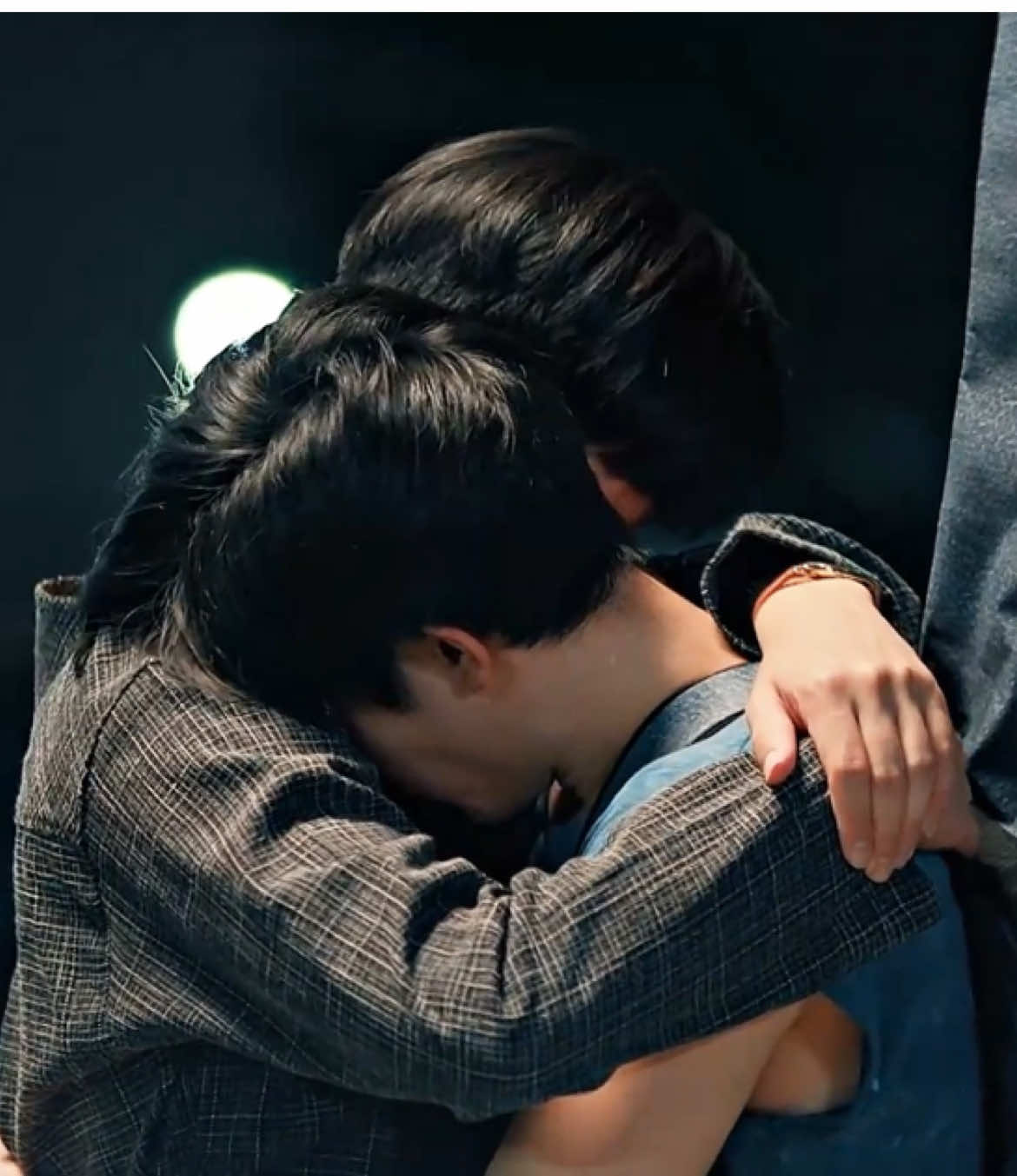 #TINNGUN + #PALMNUENG : bring these four back 😣😣 scps: wynblscp & drxmaless on insta 🏷️: #pondphuwin #phuwintang #ppnaravit #geminifourth #geminifourth🦁🐭 #gemini_nt #fourthnattawat #myschoolpresident #ourskyy2xmyschoolpresident #neverletmego 