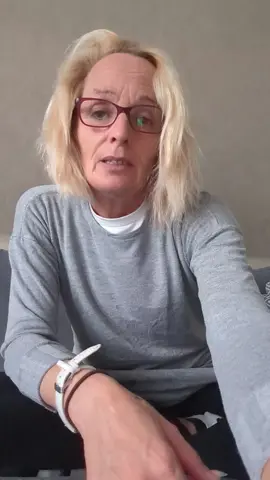glaubt nicht jeden Mist,,den die oberen 10.000 da von sich geben,,,Das ist alles so gewollt 