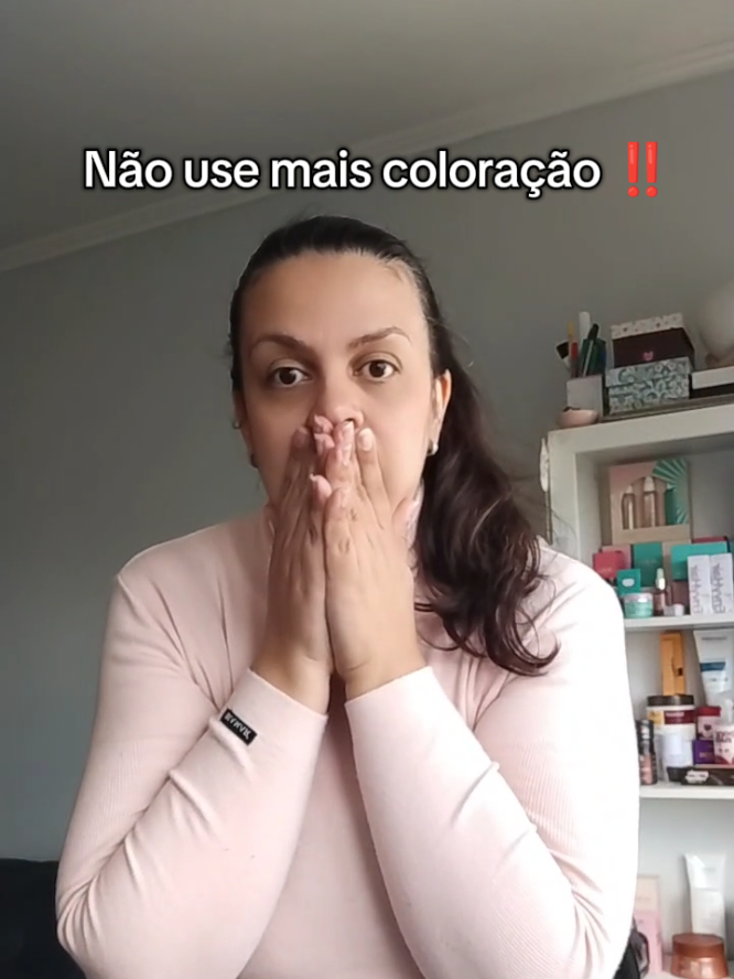 Não use ais coloração! Camuflage da Nouê para as morenas! Cobre os fios brancos Não altera a cor natural Dura Oito lavagens  Não tem amônia E trata os fios  Ainda bem que na minha vez tem essa opção! Link no botão laranja @NOUÊ  #cabelosbrancos #tonalizante #branco #noue #tiktokshopbrasil 
