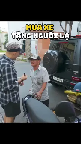 Giả làm việt kiều tặng xe mới cho người ngẫu nhiên giúp đỡ tôi #vuongkhangmotor #g63 #Vlog #trainghiemthucte #giupdonguoikhac 