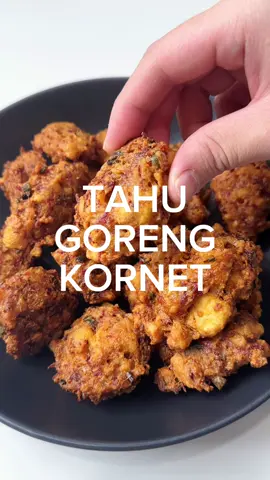 TAHU GORENG KORNET !!!!!  Wehhhhh ini uenakkk , beneran ga bisa stop makan ini , luarnya crispy garing dalem nya lembut , gurih2 mantep poll astagaaaa 😍🔥🤤🤤🤤  INGREDIENTS - 225 gr Tahu - 3 pcs Bawang Putih - 3 pcs Bawang Merah - 100 gr Kornet - Daun Bawang - 1 sdt Kaldu Jamur - 1 sdt Gula - 1 sdt Lada Putih - 1 sdm Saus Tiram - 2 sdm Tepung Tapioka - 1 sdm Tepung Maizena - 1 pcs Telur Wajib koreksi rasa ya , bisa digoreng dikit buat test rasa STEP 1. Campur semua bahan dan aduk rata 2. Goreng dengan api sedang hingga crispy merata SELESAI !!!! Wkkwwk segampang & secepet itu buat nya !!  - #tahugorengkornet #tahugoreng #ResepViral #fyp #ResepTiktok           