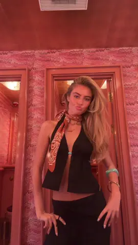 I’m actually obsessed with this 2 piece @MOTEL #motelrocks #fyp #diva #viral #brunching 