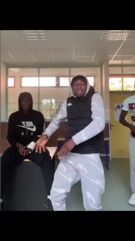 Viens danser 🕺🏾🕺🏾🕺🏾#fyp #pourtoii #faitesmoipercerwesh #danse 