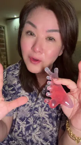 Sharing you my daily night routine with this head guasha comb I use for my face neck and head ! Do it daily for 5 to 10 mins and you’ll see the difference ! It’s only 98 pesos ! #titanelly💕 #fyppppppppppppppppppppppp #tiktokfinds #guasha #massagecomb 