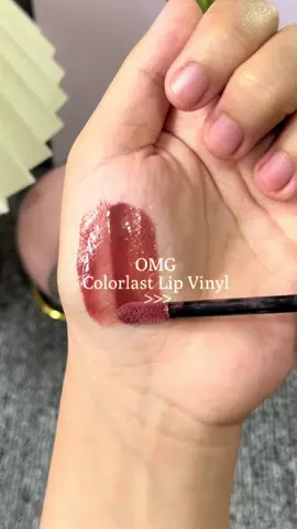 OMG Colorlast lip viny ‼️ produk barunya OMG sebagus itu looh ga bikin bibir kering samsek 🫶🏻✨#lipvinyl #omg #omgnewarrivalday #omgaffiliate #leveluptoglossyglam 