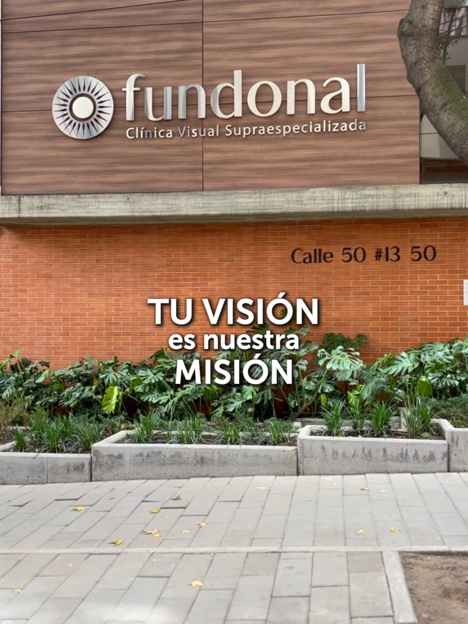 🎥 En Fundonal llevamos más de 48 años de experiencia cuidando la salud visual de nuestros pacientes. 👁️ Contamos con tecnología de última generación y un equipo médico altamente especializado, preparado para brindarte las mejores soluciones visuales. Recuerda que en Fundonal, tu visión es nuestra misión.       ¡Agenda tu cita con nosotros!      🌐 www.citasfundonal.org     👉 dm.wa.link/aykhbl      📲 WhatsApp 317 365 63 96 #FUNDONAL #oftalmología #astigmatismo #hipermetropía #miopía   #optometría #cirugialaser #ojos #Bogotá #Retinabogota #saludvisual   #glaucoma