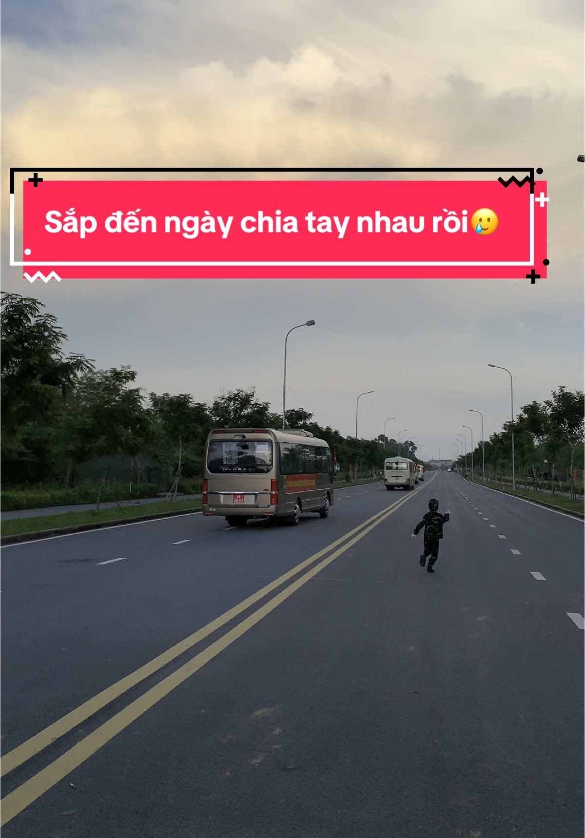 5 ngày đếm ngược… Sống mũi cay cay, Rưng rưng nước mắt vì thương em… Sắp đến ngày em và các chú chia tay nhau không biết bao giờ mới được gặp lại. Và cũng có thể sẽ chẳng bao giờ được gặp lại nhau nữa, Nhưng mẹ sẽ không để em biết đó là ngày cuối cùng em được gặp các chú, vì mẹ không muốn thấy em buồn,em không khóc trong ngày chia tay đó🥲❤️@Duy Anh🍀  #xuhuong #viraltiktok #a80 #xuhuongtiktok #khoitruongnhiduyanh #hanghana 