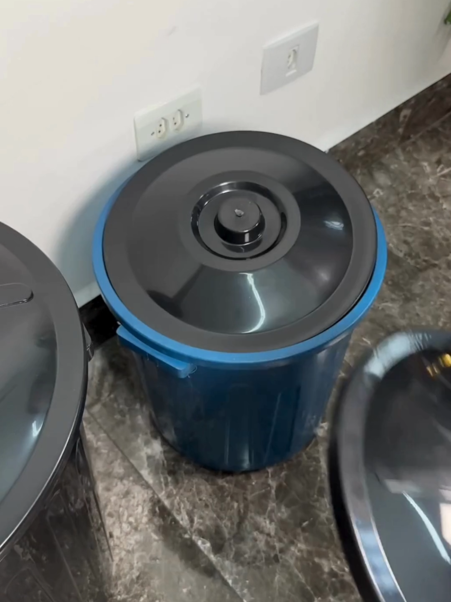 Venha conferir esse kit PERFEITO - comporto por:  ✔️Lixeira de 65 Litros ✔️Lixeira de 30 Litros ✔️Lixeira de 20 Litros ✔️Lixeira de 10 Litros Só aqui na nossa loja🛒