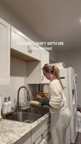 Come close up shop with me while my husband works late!! 🥺 #marriage #wife #youngwife #christian 